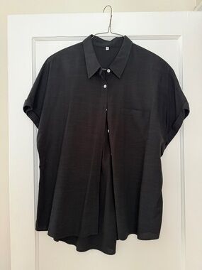 Women’s Black Linen Short-Sleeve Button-Up Shirt